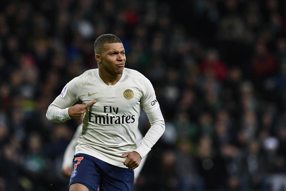 刘婷：服务提质促成假日消费热潮